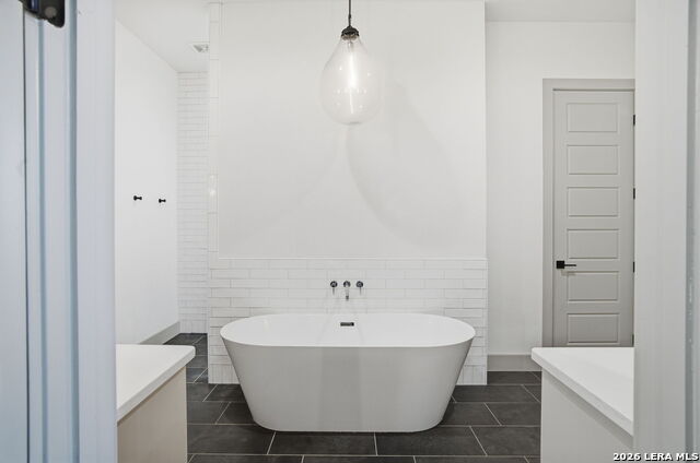 Image 26 of 42 For 153 Chisum  