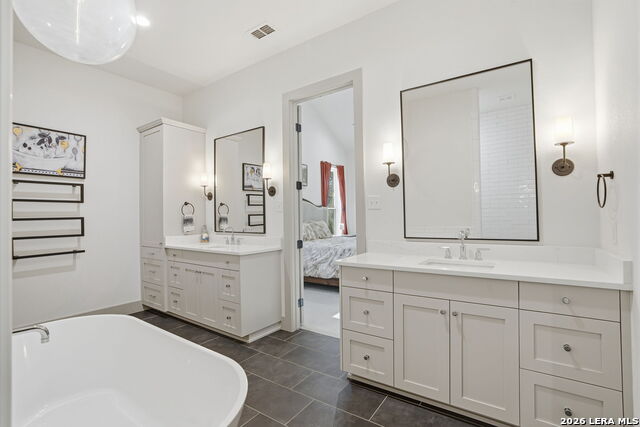 Image 28 of 42 For 153 Chisum  