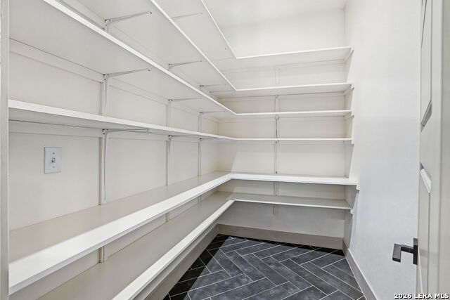 Image 33 of 42 For 153 Chisum  