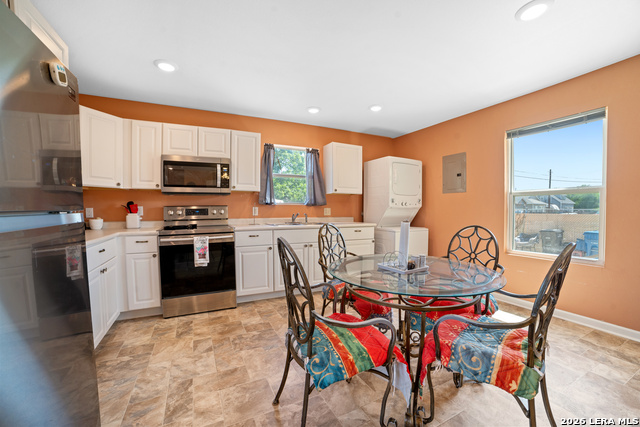 Image 3 of 19 For 232 Hobart  