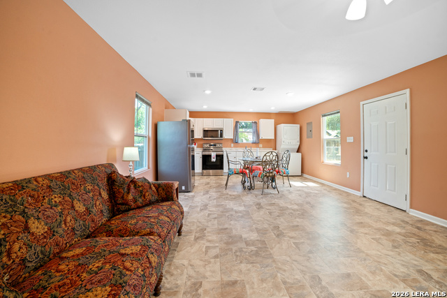 Image 5 of 19 For 232 Hobart  