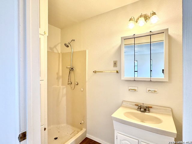 Image 14 of 29 For 15430 Main S