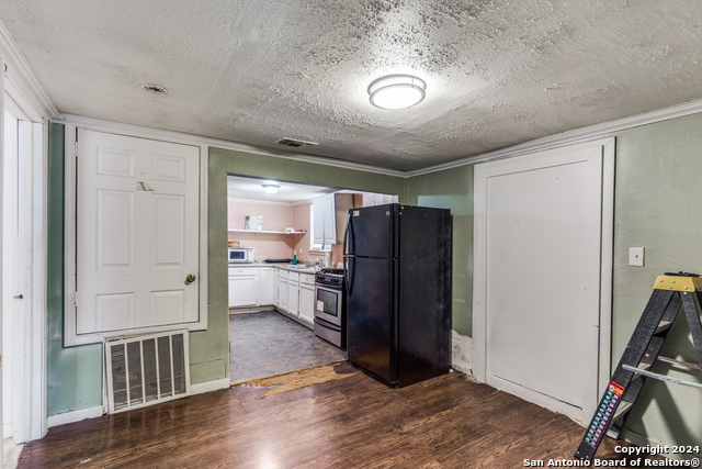 Image 19 of 21 For 1002 Lee Hall