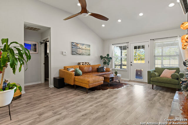 Image 6 of 40 For 204 Lake Park