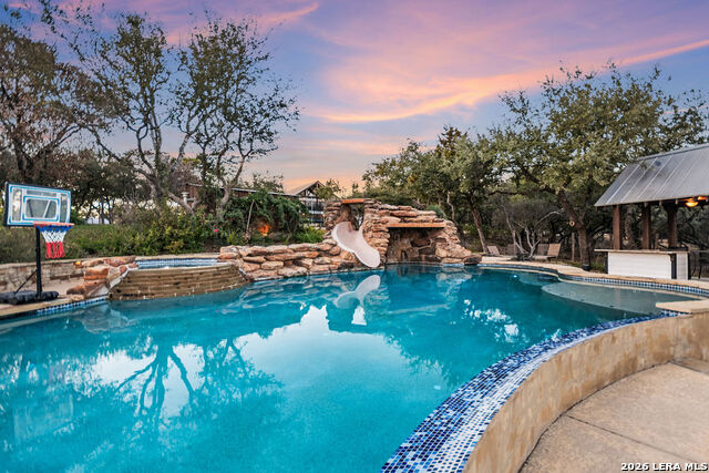 Listing photo id 127 for 292 Fossil Ridge
