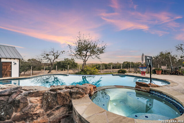 Listing photo id 132 for 292 Fossil Ridge