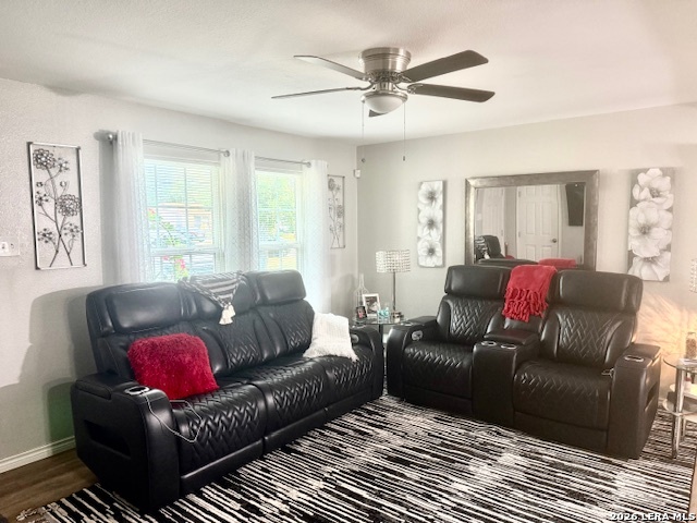 Image 13 of 18 For 1011 Hutchinson E