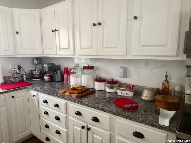 Image 16 of 18 For 1011 Hutchinson E