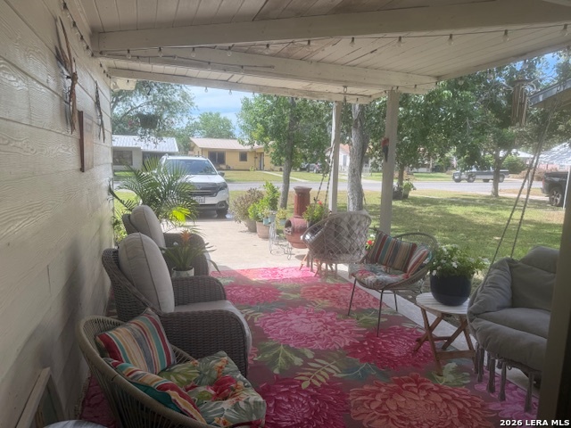 Image 17 of 18 For 1011 Hutchinson E