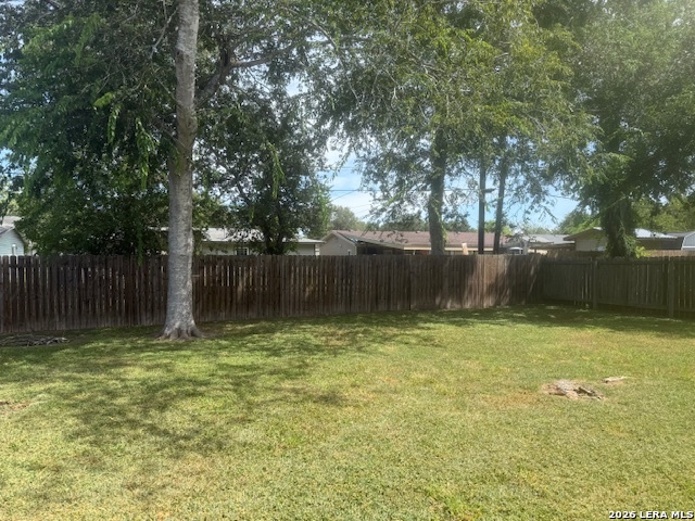 Image 18 of 18 For 1011 Hutchinson E