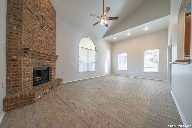 Image 16 of 40 For 24614 Wine Rose