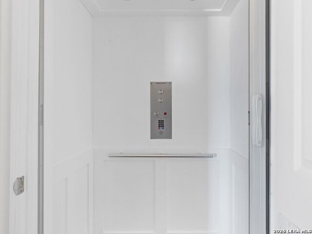 Image 38 of 67 For 8514 Woodpecker Way