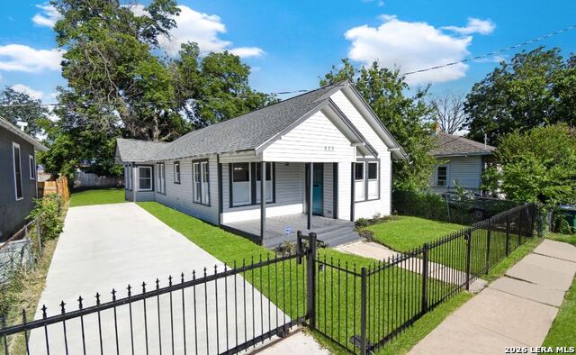 Image 2 of 22 For 823 N Palmetto