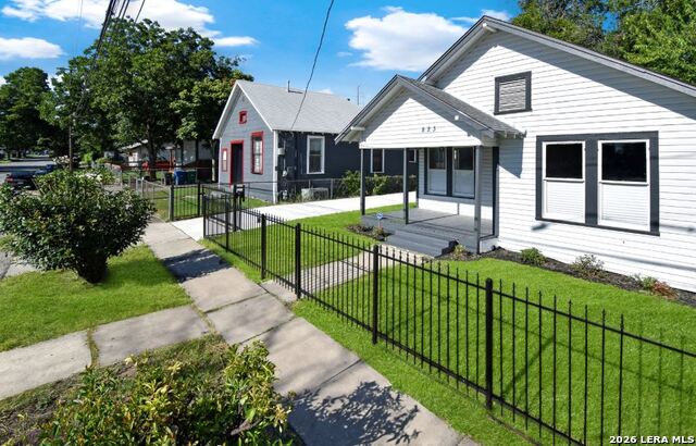 Image 3 of 22 For 823 N Palmetto