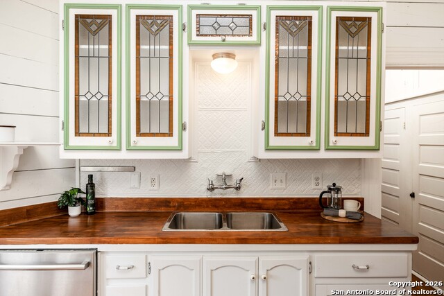 Image 7 of 28 For 545 Willow Ave