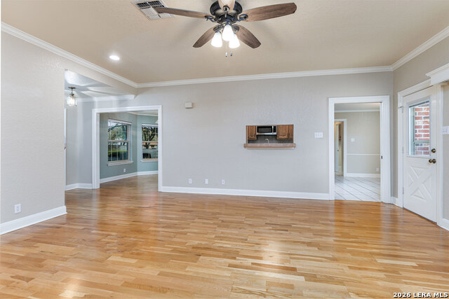 Image 18 of 62 For 604 Elm Street