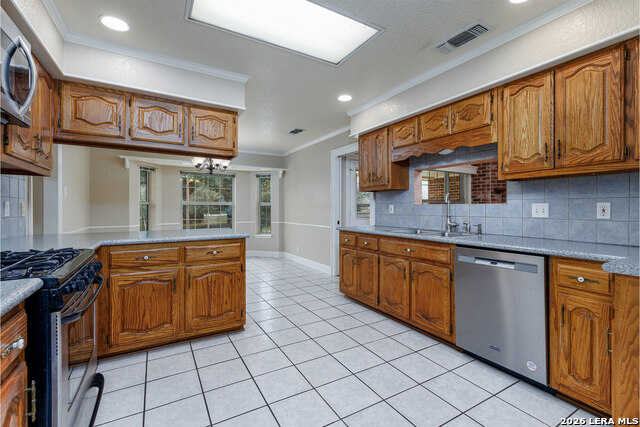 Image 22 of 62 For 604 Elm Street