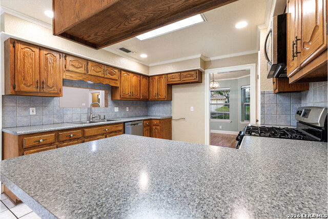 Image 24 of 62 For 604 Elm Street