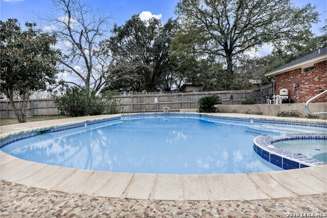 Image 7 of 62 For 604 Elm Street