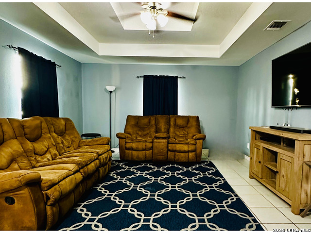 Image 4 of 22 For 1415 Essex  