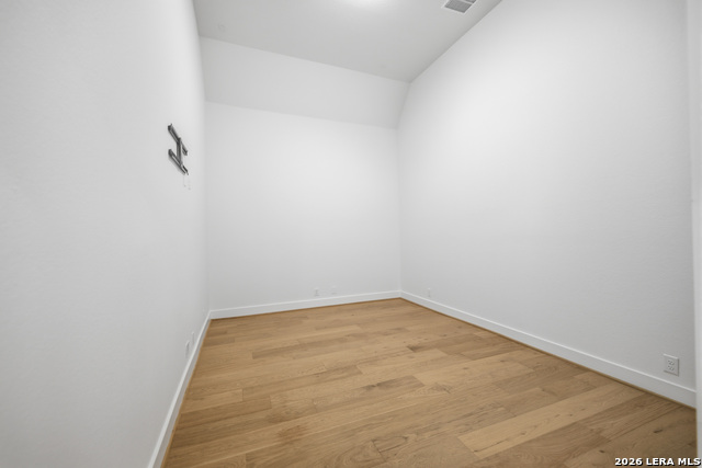 Image 27 of 52 For 432 Westmont