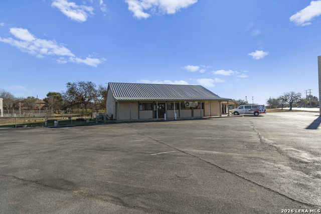 Listing photo id 32 for 9585 Braun Rd