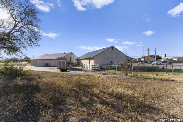 Listing photo id 34 for 9585 Braun Rd