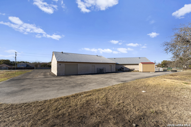 Listing photo id 35 for 9585 Braun Rd