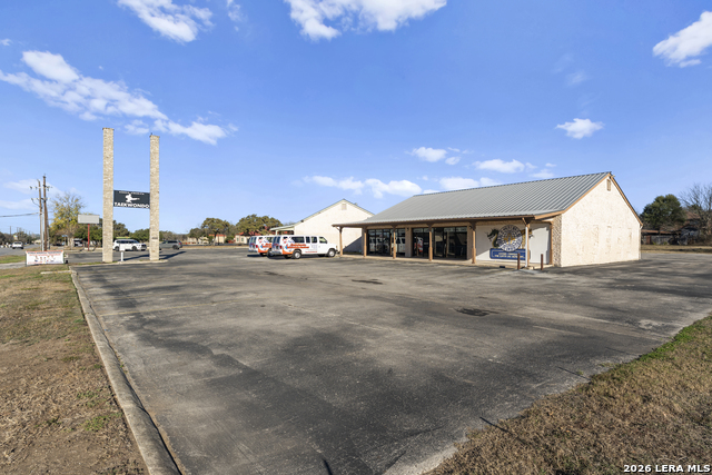 Listing photo id 36 for 9585 Braun Rd