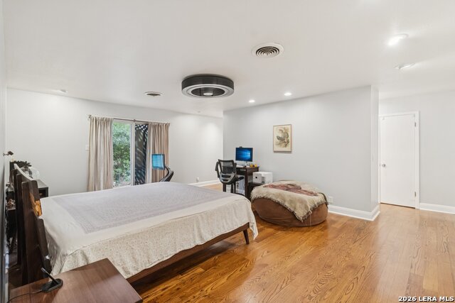 Image 25 of 38 For 210 Chattington