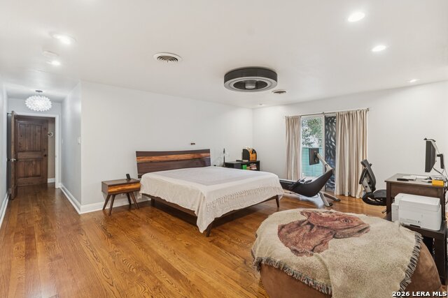 Image 26 of 38 For 210 Chattington