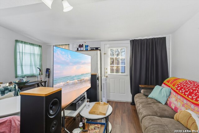 Image 11 of 33 For 434 Buckingham Ave