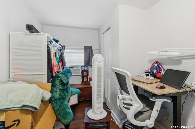 Image 14 of 33 For 434 Buckingham Ave