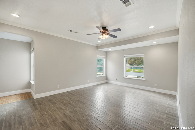 Image 18 of 30 For 243 Chesswood