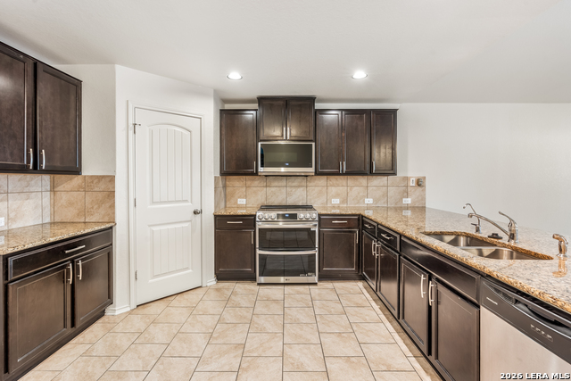 Image 4 of 36 For 1803 Emerald Edge