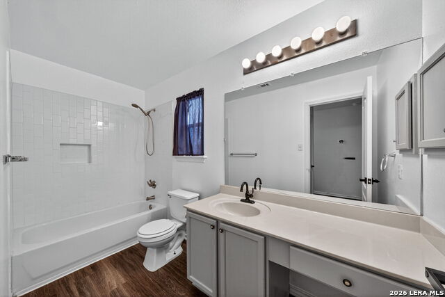 Image 26 of 34 For 21919 Goldcrest Run