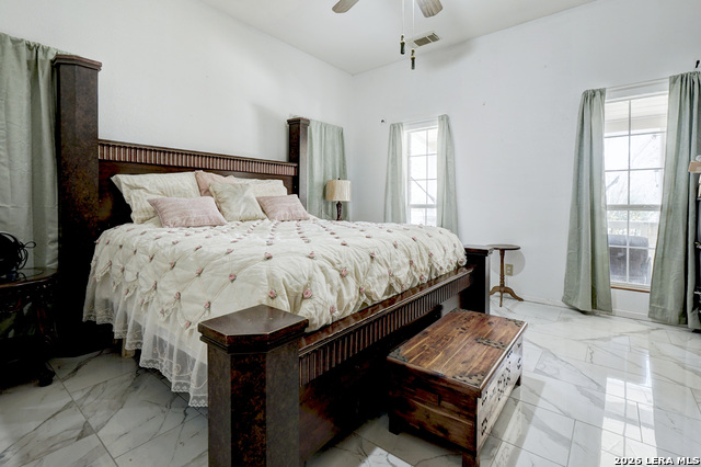 Image 20 of 43 For 309 Rolling Oaks Ln S