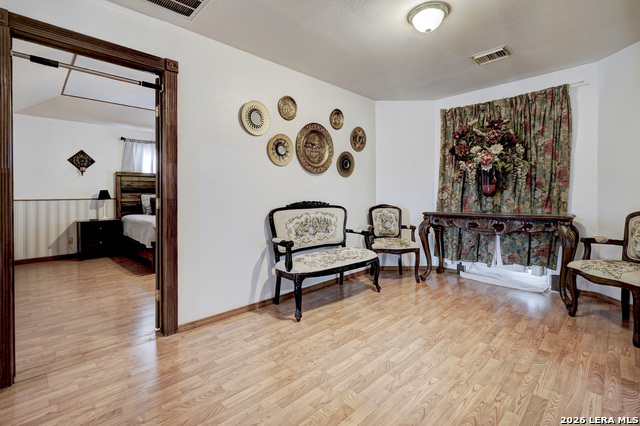 Image 23 of 43 For 309 Rolling Oaks Ln S