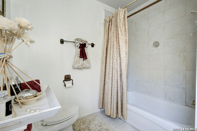 Image 27 of 43 For 309 Rolling Oaks Ln S