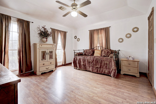 Image 31 of 43 For 309 Rolling Oaks Ln S