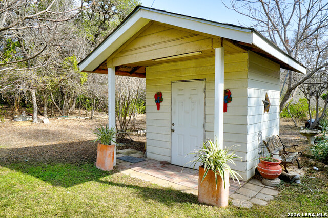 Image 37 of 43 For 309 Rolling Oaks Ln S