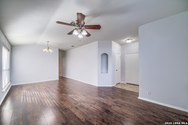 Image 5 of 31 For 638 Heritage Way