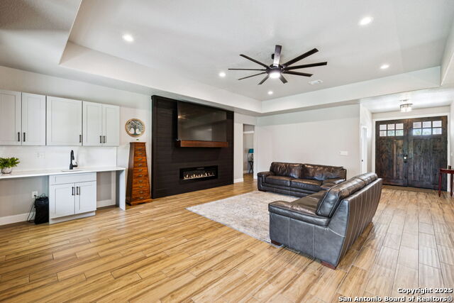 Image 10 of 63 For 177 E Short Meadow Dr