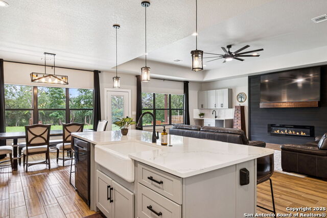 Image 13 of 63 For 177 E Short Meadow Dr