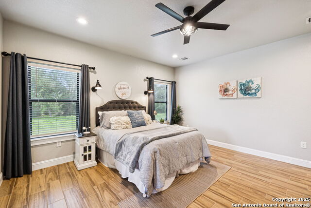 Image 24 of 63 For 177 E Short Meadow Dr