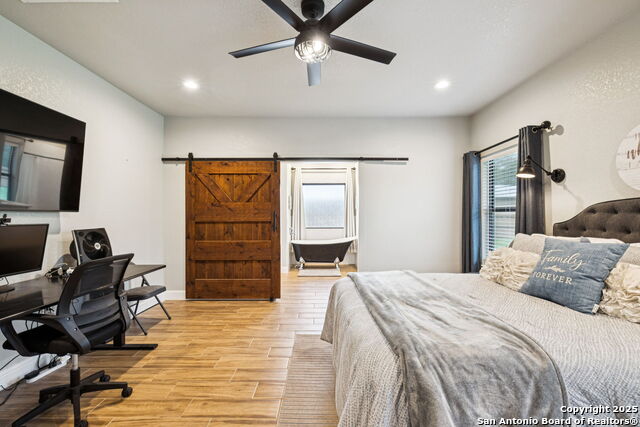 Image 25 of 63 For 177 E Short Meadow Dr