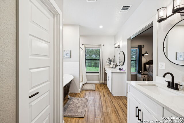 Image 26 of 63 For 177 E Short Meadow Dr