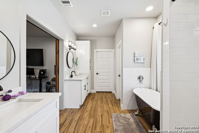 Image 27 of 63 For 177 E Short Meadow Dr