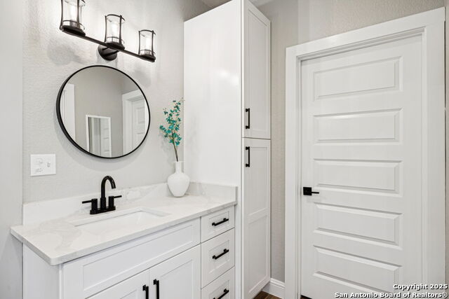 Image 28 of 63 For 177 E Short Meadow Dr