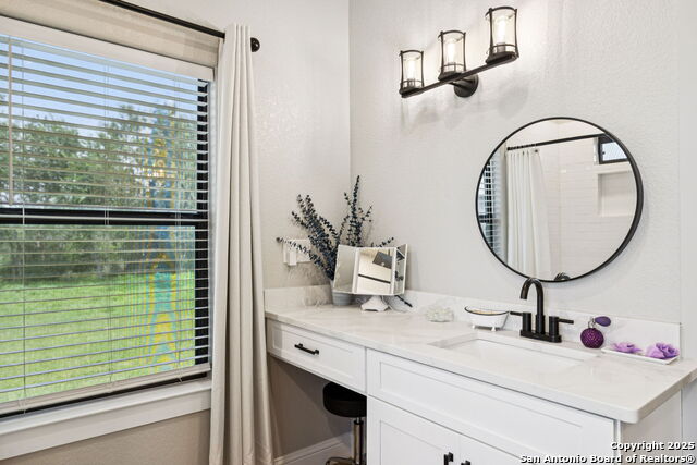 Image 29 of 63 For 177 E Short Meadow Dr